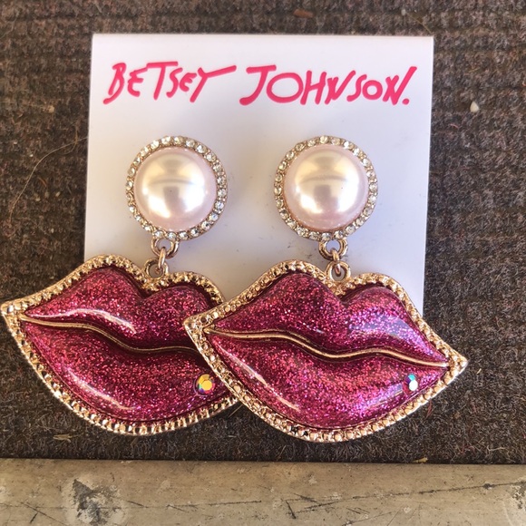 New Betsey Johnson Faux Pearl Rhinestone Lips Earrings  👄 - Picture 9 of 15
